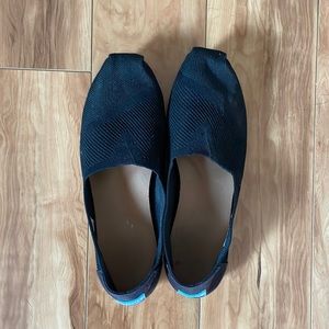 TOMS slip on